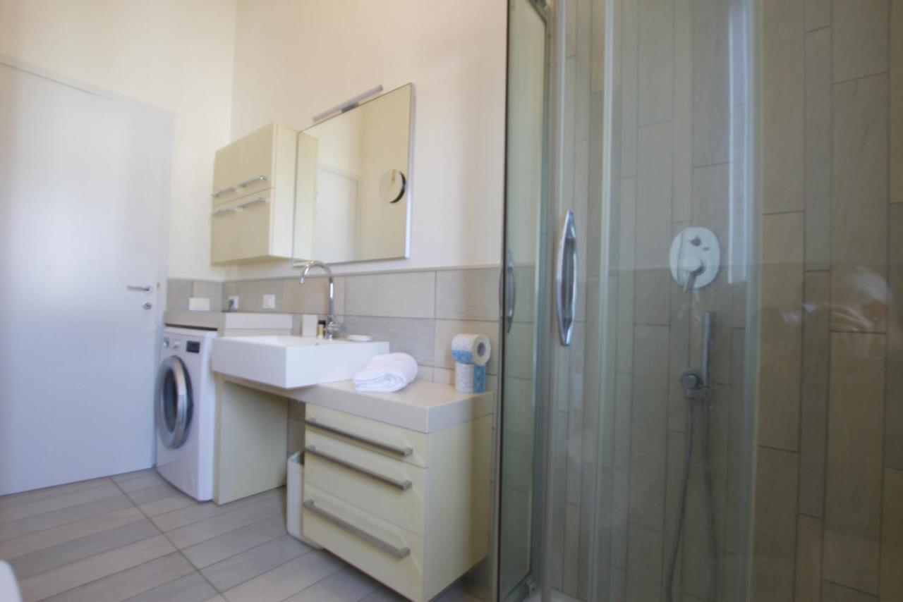 Bagni Miramare - Immobiliare *